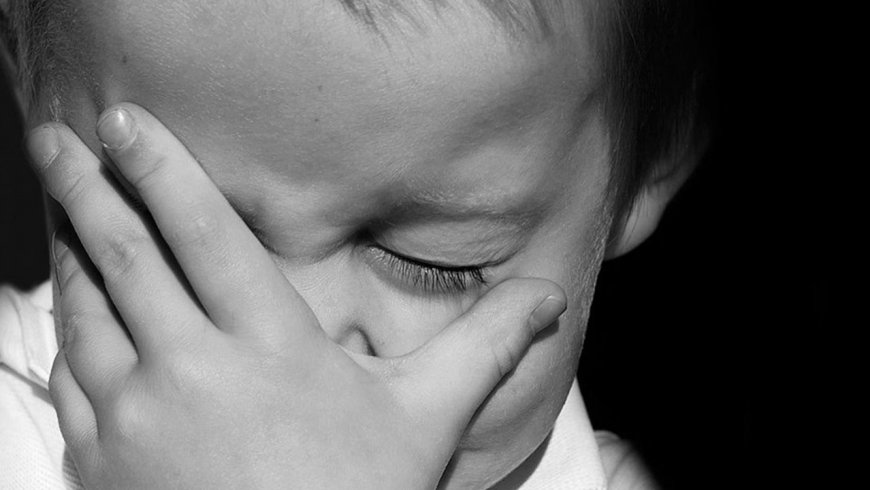 Queratocono: frotarse los ojos desde niños puede deformar la córnea