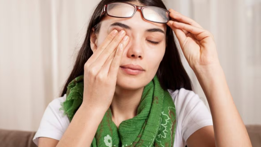 Frotarse los ojos en exceso: detecta y trata el queratocono para proteger tu visión