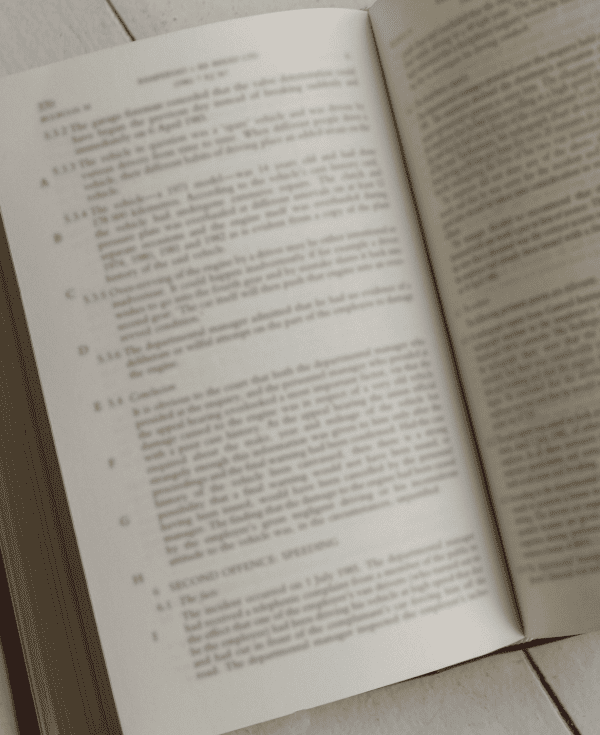 Dificultad con las tareas para ver de cerca como la lectura