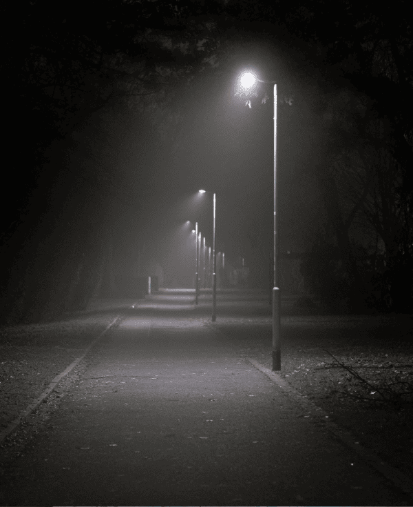 Mayor dificultad para ver de noche o con poca luz