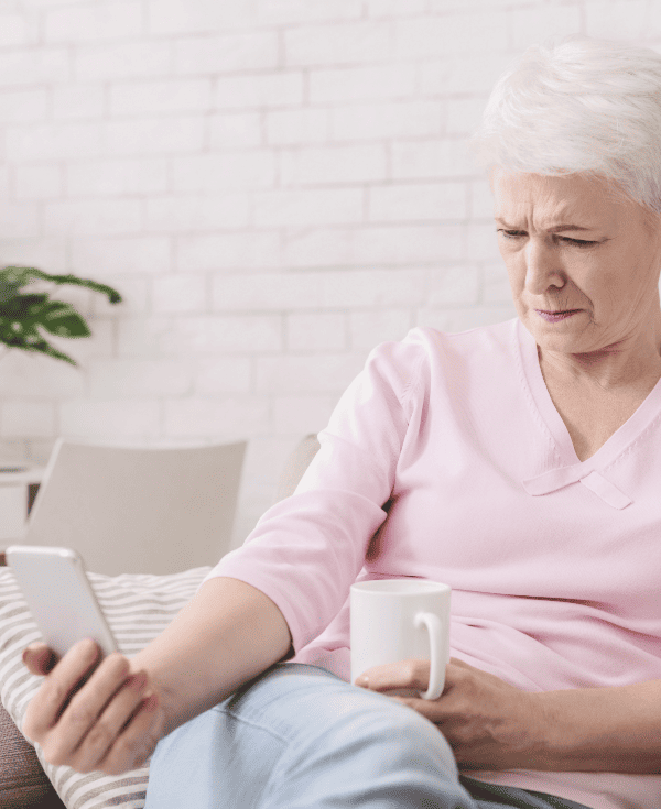 Necesidad de mantener los materiales de lectura a distancia con el fin de enfocarlos correctamente